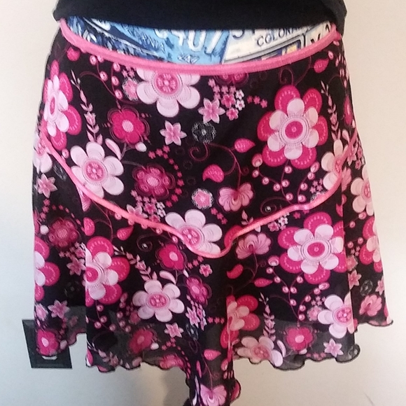 Studio Y Dresses & Skirts - ✨5 for $25✨Studio Y Mini Skirt size S